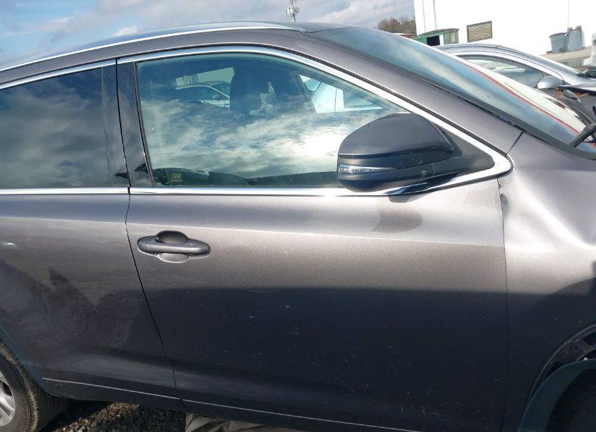 Photo 13 of 2015 Toyota Highlander XLE V6 (VIN 5TDKKRFH7FS065583)