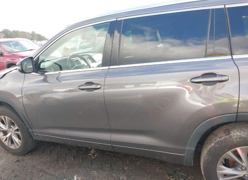 Photo 14 of 2015 Toyota Highlander XLE V6 (VIN 5TDKKRFH7FS065583)