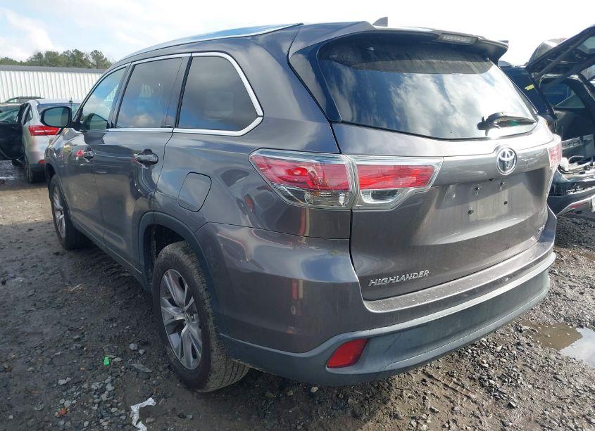 Photo 3 of 2015 Toyota Highlander XLE V6 (VIN 5TDKKRFH7FS065583)