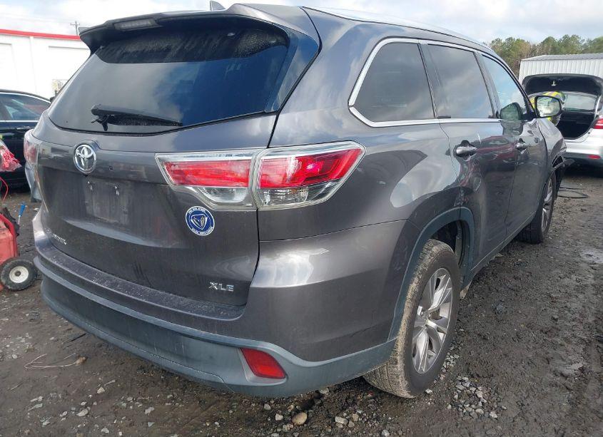 Photo 4 of 2015 Toyota Highlander XLE V6 (VIN 5TDKKRFH7FS065583)