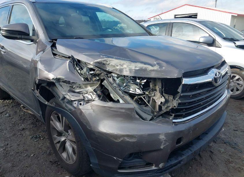 Photo 6 of 2015 Toyota Highlander XLE V6 (VIN 5TDKKRFH7FS065583)
