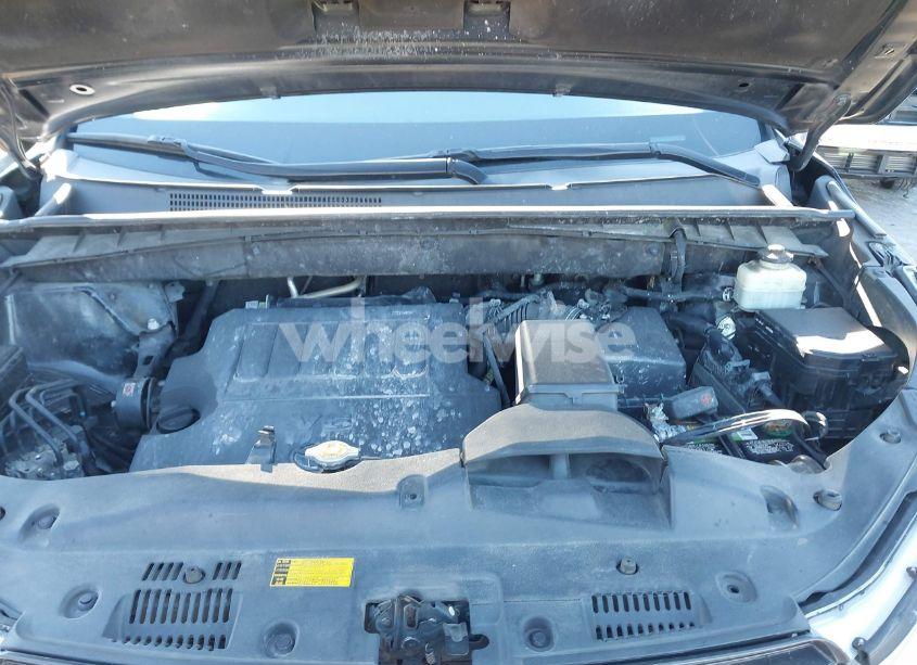 Photo 10 of 2015 Toyota Highlander XLE V6 (VIN 5TDKKRFH7FS104012)