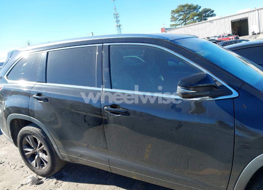 Photo 13 of 2015 Toyota Highlander XLE V6 (VIN 5TDKKRFH7FS104012)