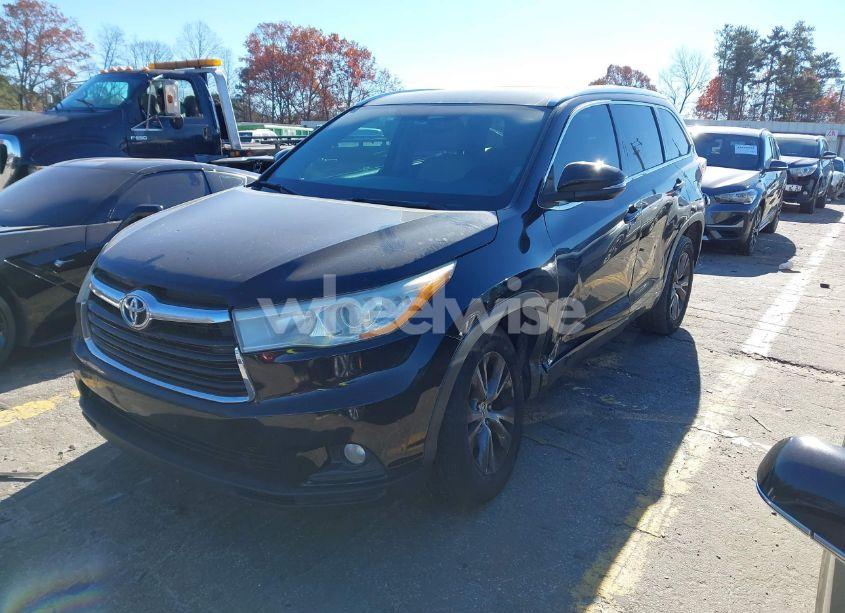 Photo 2 of 2015 Toyota Highlander XLE V6 (VIN 5TDKKRFH7FS104012)