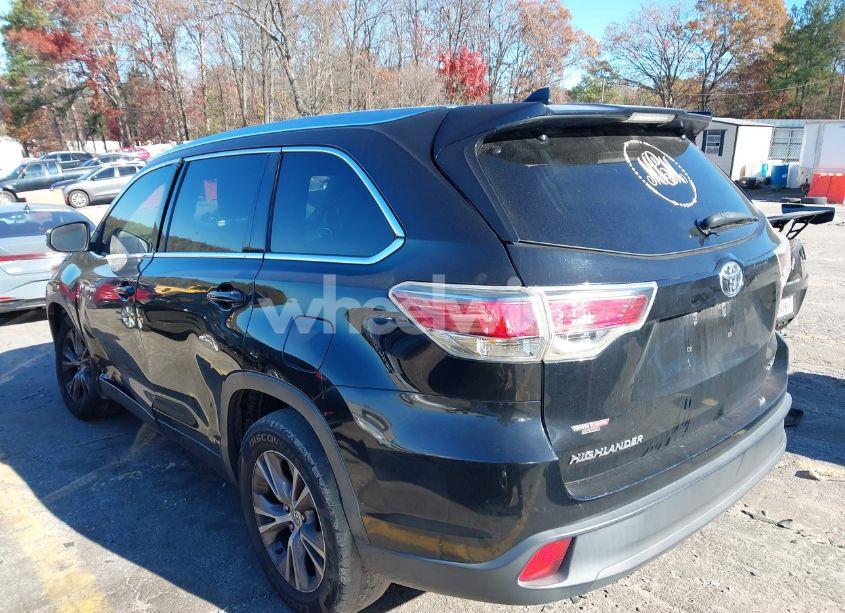 Photo 3 of 2015 Toyota Highlander XLE V6 (VIN 5TDKKRFH7FS104012)