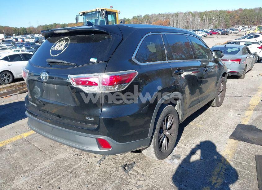 Photo 4 of 2015 Toyota Highlander XLE V6 (VIN 5TDKKRFH7FS104012)