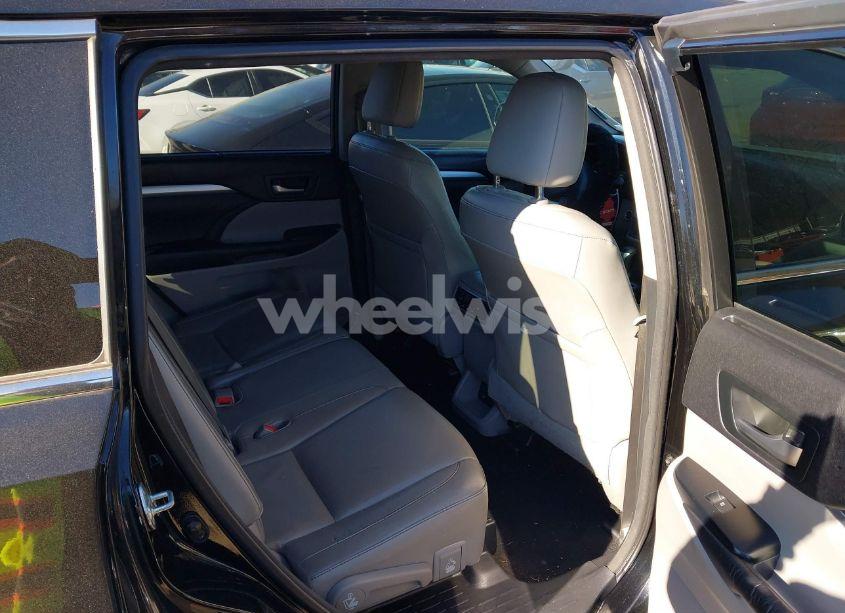 Photo 8 of 2015 Toyota Highlander XLE V6 (VIN 5TDKKRFH7FS104012)