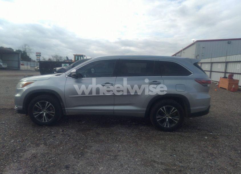 Photo 14 of 2016 Toyota Highlander XLE V6 (VIN 5TDKKRFH7GS142695)