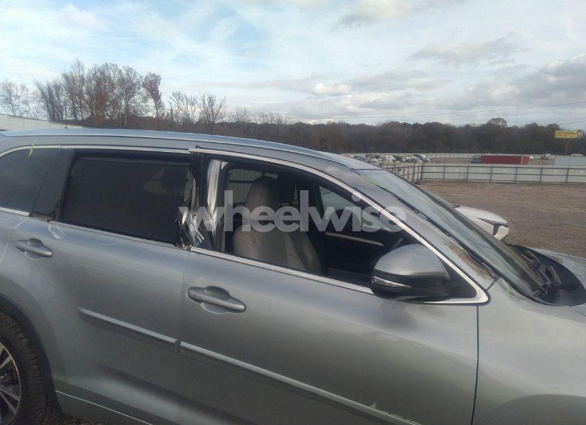 Photo 17 of 2016 Toyota Highlander XLE V6 (VIN 5TDKKRFH7GS142695)