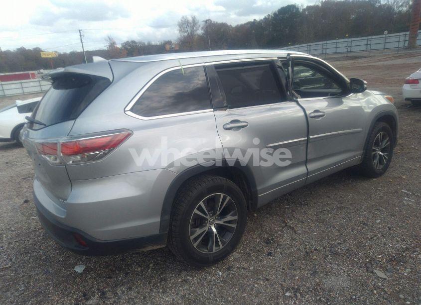Photo 4 of 2016 Toyota Highlander XLE V6 (VIN 5TDKKRFH7GS142695)
