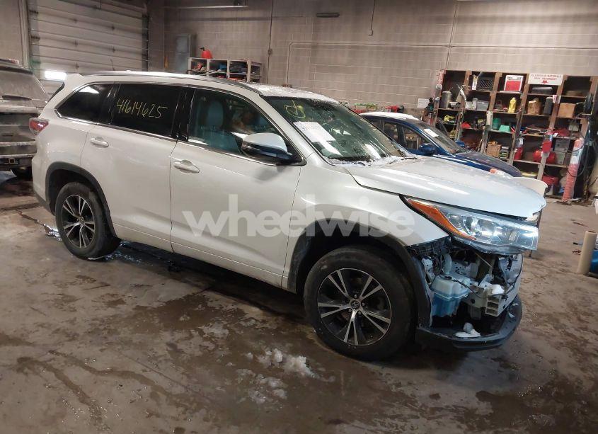 2016 Toyota Highlander XLE V6 (VIN 5TDKKRFH7GS165054) main photo