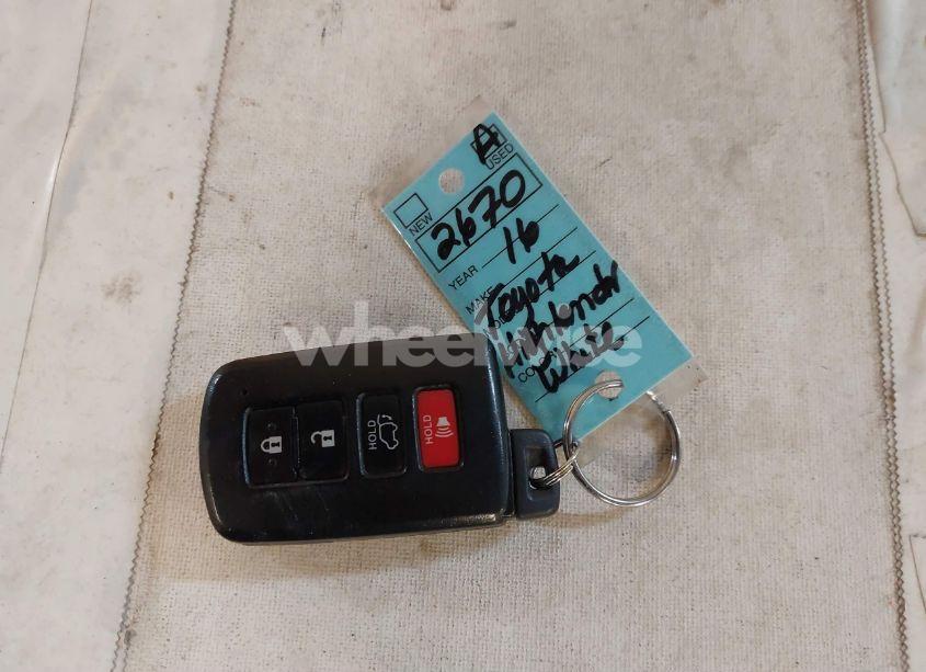 Photo 11 of 2016 Toyota Highlander XLE V6 (VIN 5TDKKRFH7GS165054)