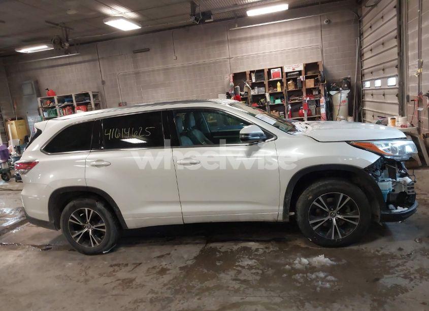 Photo 14 of 2016 Toyota Highlander XLE V6 (VIN 5TDKKRFH7GS165054)
