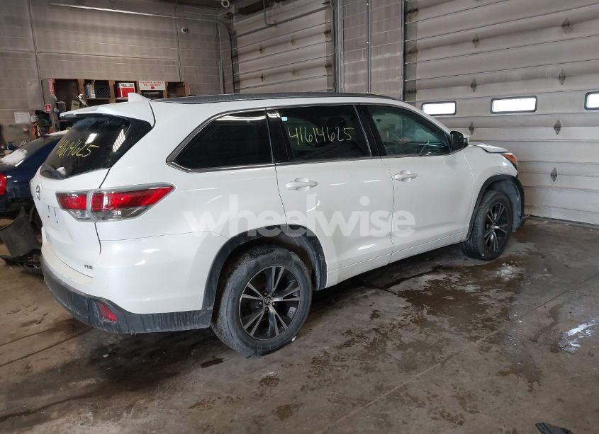 Photo 4 of 2016 Toyota Highlander XLE V6 (VIN 5TDKKRFH7GS165054)