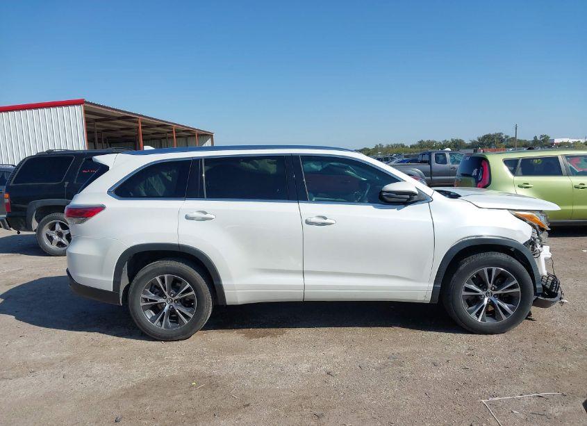 Photo 13 of 2016 Toyota Highlander XLE V6 (VIN 5TDKKRFH8GS153611)