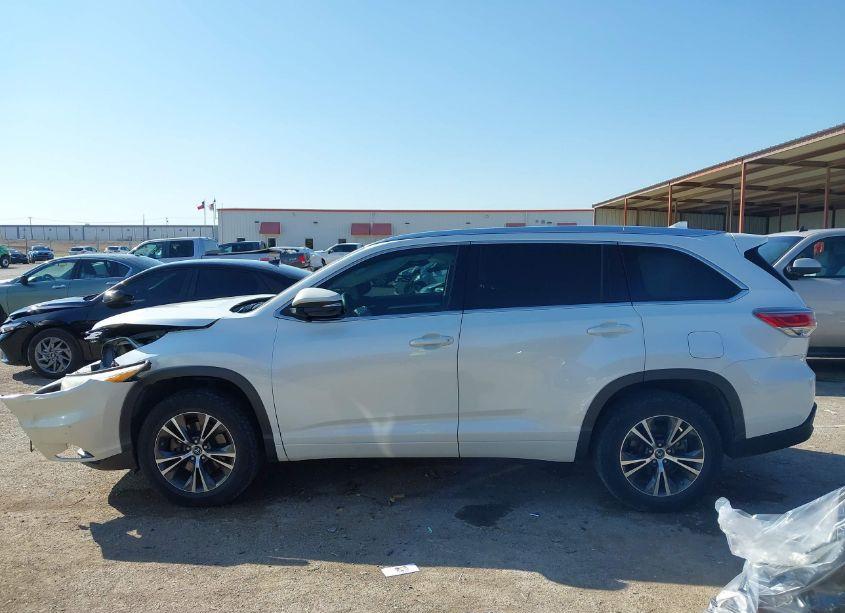 Photo 14 of 2016 Toyota Highlander XLE V6 (VIN 5TDKKRFH8GS153611)