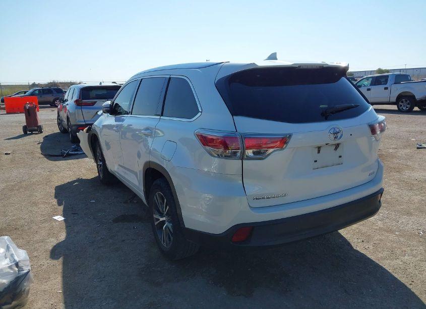 Photo 3 of 2016 Toyota Highlander XLE V6 (VIN 5TDKKRFH8GS153611)