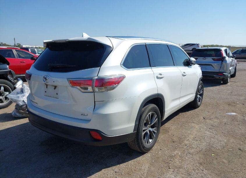 Photo 4 of 2016 Toyota Highlander XLE V6 (VIN 5TDKKRFH8GS153611)