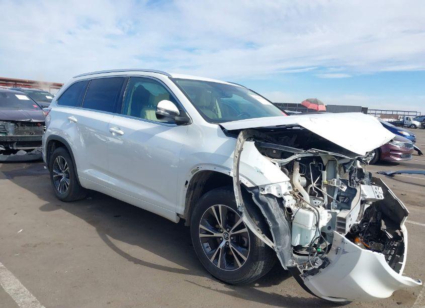 2016 Toyota Highlander XLE V6 (VIN 5TDKKRFH8GS154189) main photo
