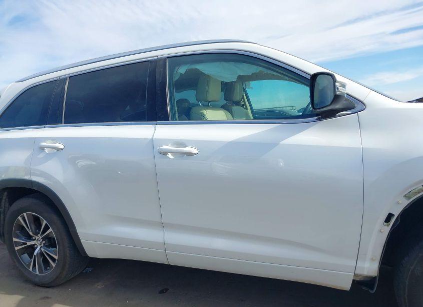 Photo 14 of 2016 Toyota Highlander XLE V6 (VIN 5TDKKRFH8GS154189)