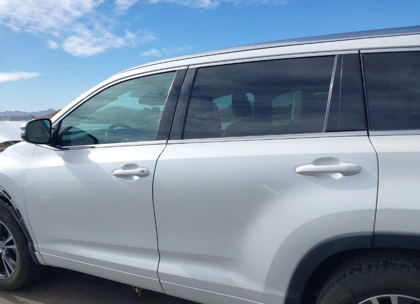 Photo 15 of 2016 Toyota Highlander XLE V6 (VIN 5TDKKRFH8GS154189)