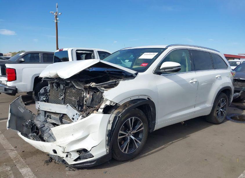 Photo 2 of 2016 Toyota Highlander XLE V6 (VIN 5TDKKRFH8GS154189)