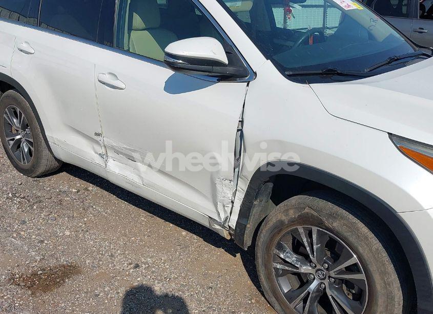Photo 12 of 2016 Toyota Highlander XLE V6 (VIN 5TDKKRFH8GS174054)