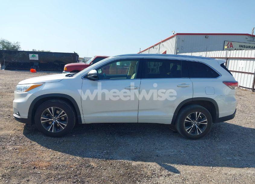 Photo 15 of 2016 Toyota Highlander XLE V6 (VIN 5TDKKRFH8GS174054)