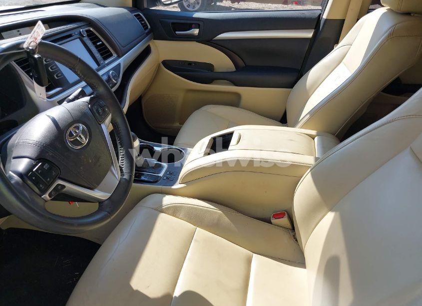 Photo 18 of 2016 Toyota Highlander XLE V6 (VIN 5TDKKRFH8GS174054)