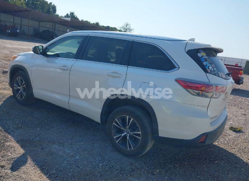 Photo 3 of 2016 Toyota Highlander XLE V6 (VIN 5TDKKRFH8GS174054)