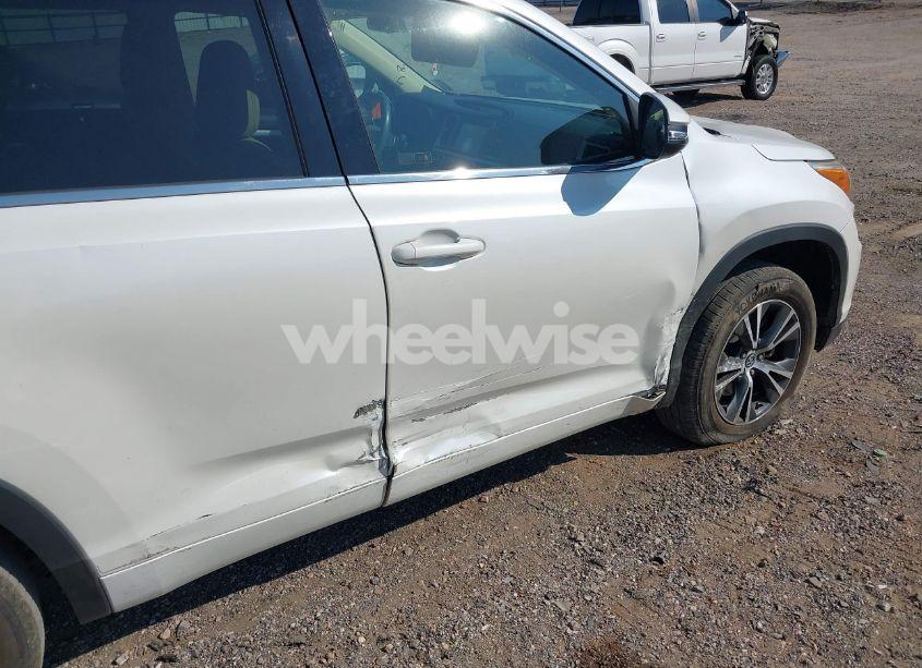 Photo 6 of 2016 Toyota Highlander XLE V6 (VIN 5TDKKRFH8GS174054)