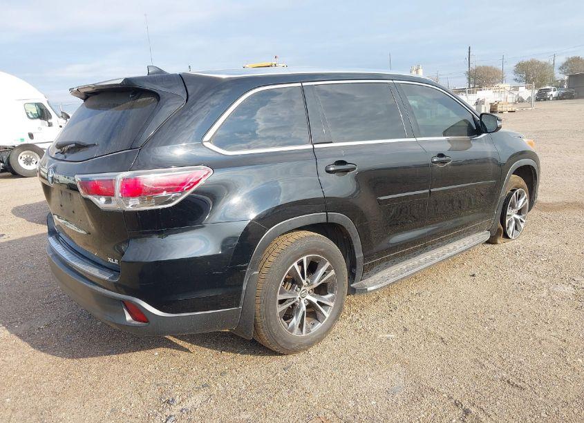 Photo 4 of 2016 Toyota Highlander XLE V6 (VIN 5TDKKRFH8GS186897)