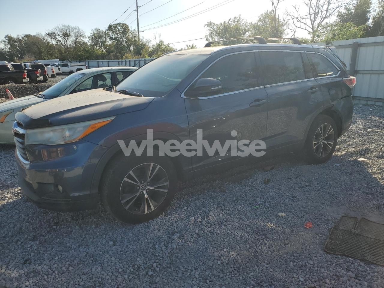 2016 TOYOTA HIGHLANDER XLE (VIN 5TDKKRFH8GS503822) main photo