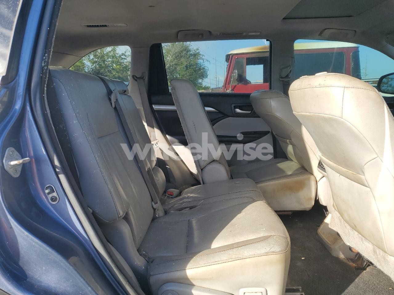 Photo 11 of 2016 TOYOTA HIGHLANDER XLE (VIN 5TDKKRFH8GS503822)