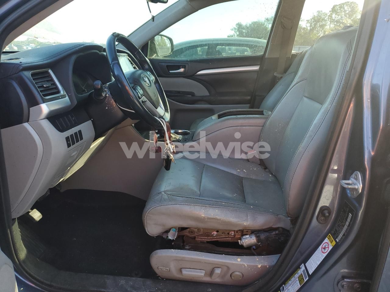 Photo 7 of 2016 TOYOTA HIGHLANDER XLE (VIN 5TDKKRFH8GS503822)