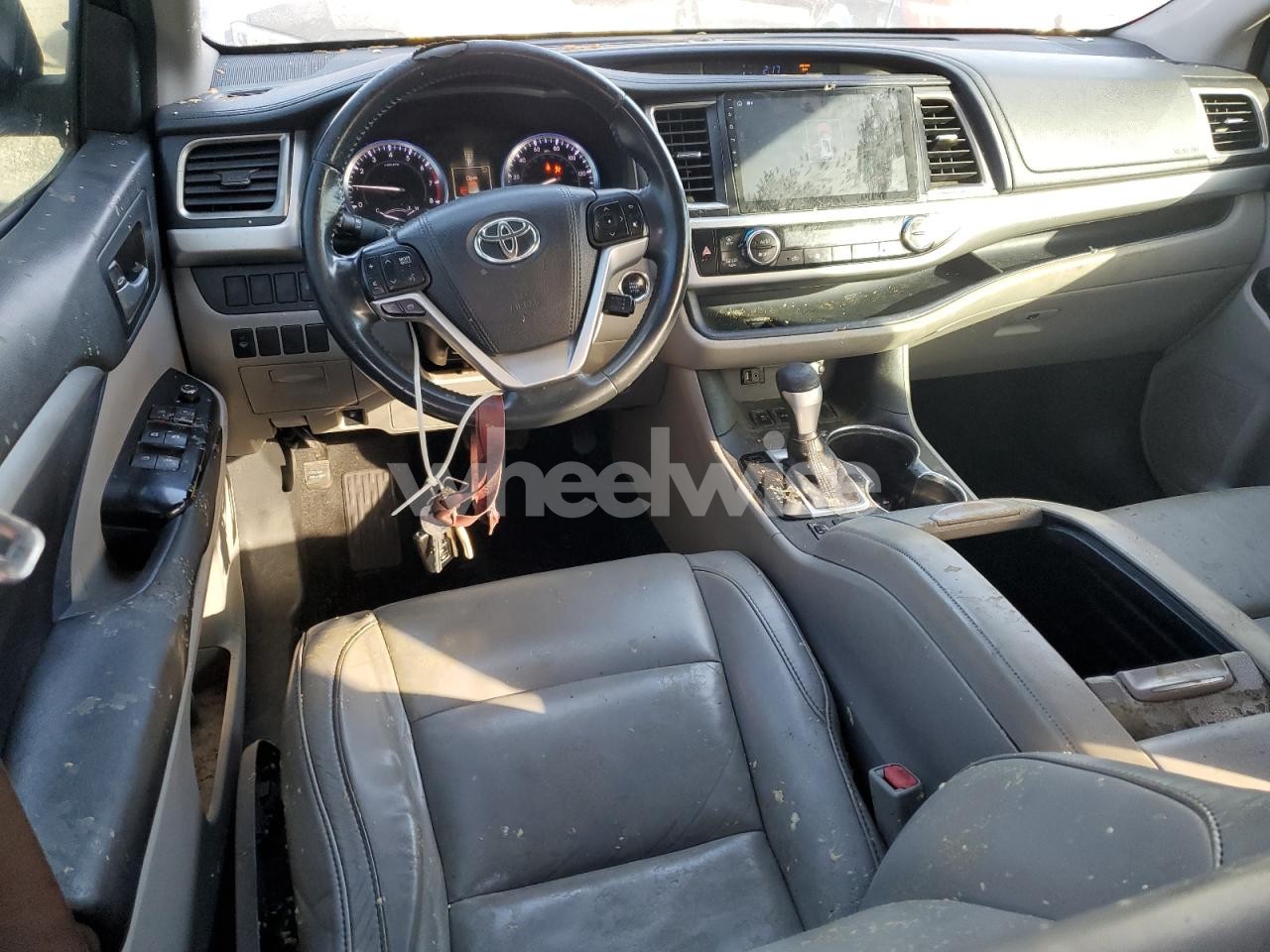 Photo 8 of 2016 TOYOTA HIGHLANDER XLE (VIN 5TDKKRFH8GS503822)