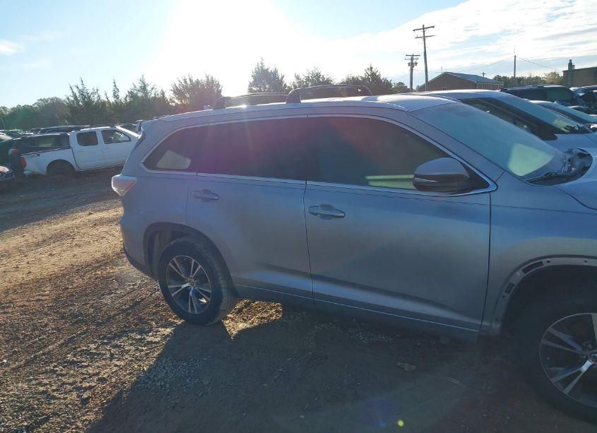 Photo 13 of 2016 Toyota Highlander XLE V6 (VIN 5TDKKRFH9GS138776)