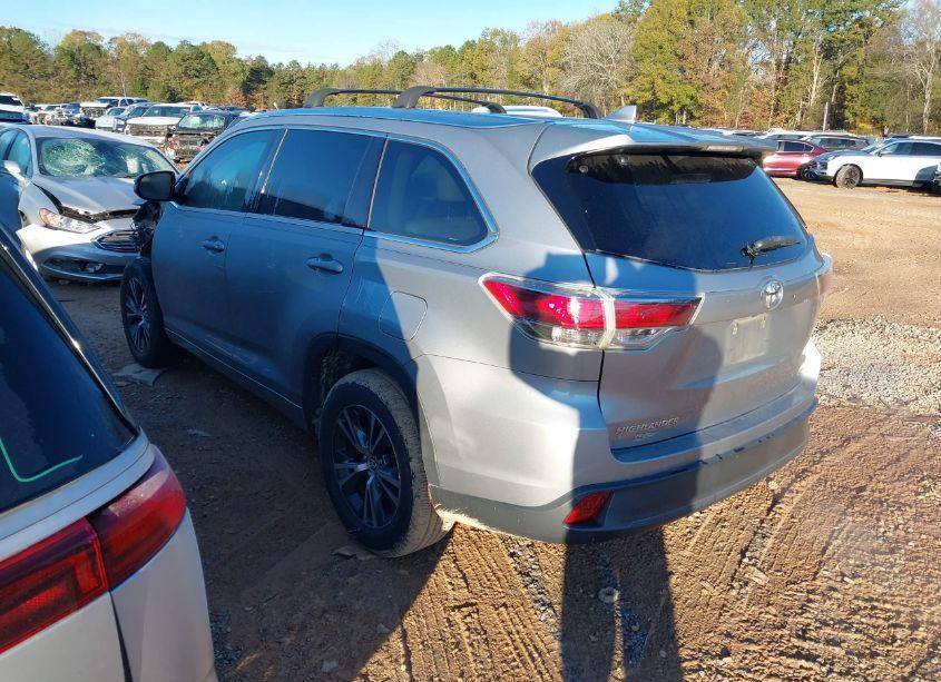 Photo 3 of 2016 Toyota Highlander XLE V6 (VIN 5TDKKRFH9GS138776)