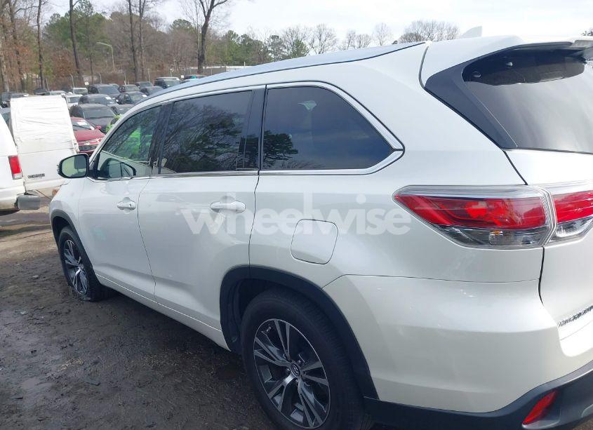 Photo 14 of 2016 Toyota Highlander XLE V6 (VIN 5TDKKRFH9GS165346)
