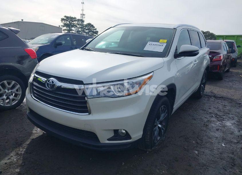 Photo 2 of 2016 Toyota Highlander XLE V6 (VIN 5TDKKRFH9GS165346)