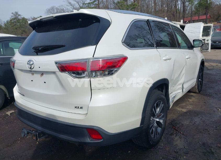 Photo 4 of 2016 Toyota Highlander XLE V6 (VIN 5TDKKRFH9GS165346)