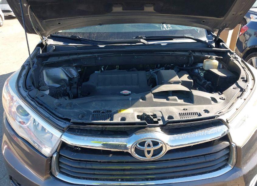 Photo 10 of 2016 Toyota Highlander XLE V6 (VIN 5TDKKRFH9GS500394)