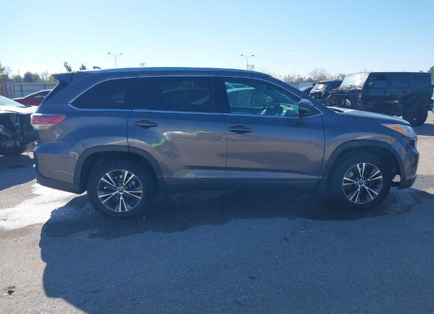 Photo 13 of 2016 Toyota Highlander XLE V6 (VIN 5TDKKRFH9GS500394)