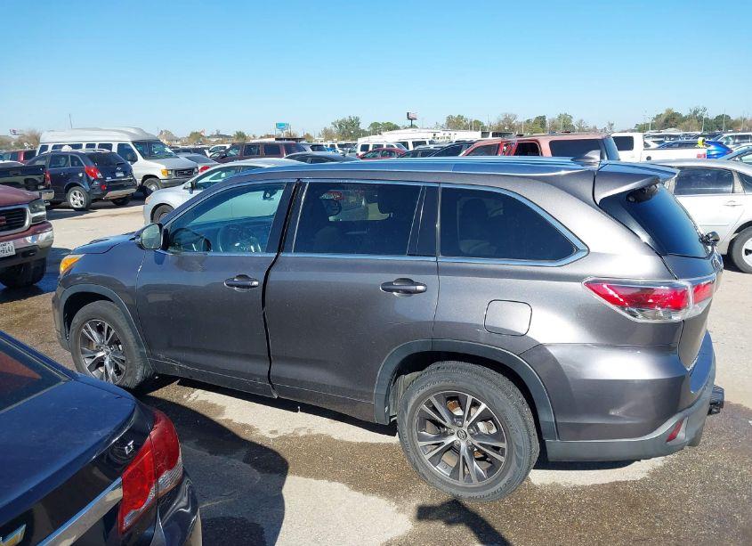 Photo 14 of 2016 Toyota Highlander XLE V6 (VIN 5TDKKRFH9GS500394)