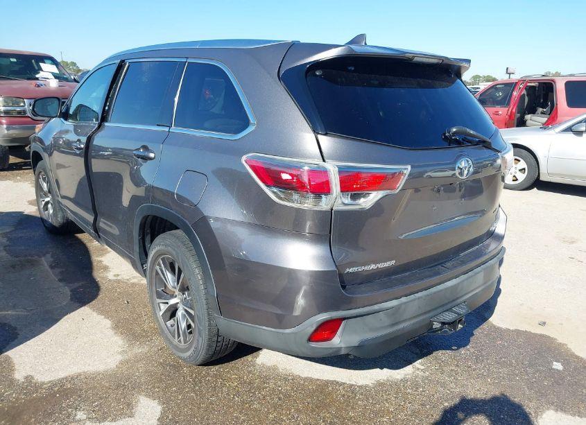Photo 3 of 2016 Toyota Highlander XLE V6 (VIN 5TDKKRFH9GS500394)
