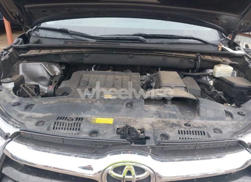 Photo 10 of 2015 Toyota Highlander XLE V6 (VIN 5TDKKRFHXFS090431)