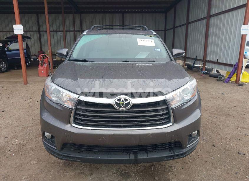 Photo 12 of 2015 Toyota Highlander XLE V6 (VIN 5TDKKRFHXFS090431)
