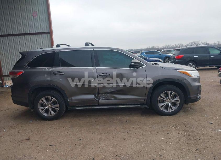 Photo 13 of 2015 Toyota Highlander XLE V6 (VIN 5TDKKRFHXFS090431)
