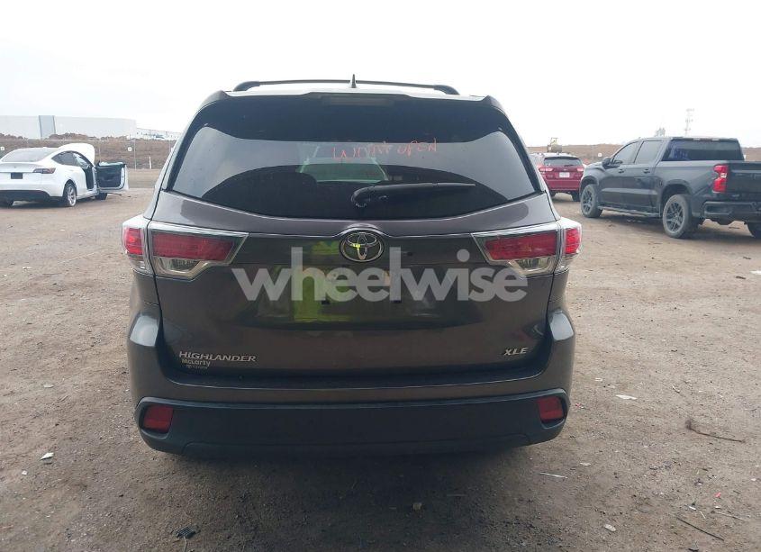 Photo 16 of 2015 Toyota Highlander XLE V6 (VIN 5TDKKRFHXFS090431)