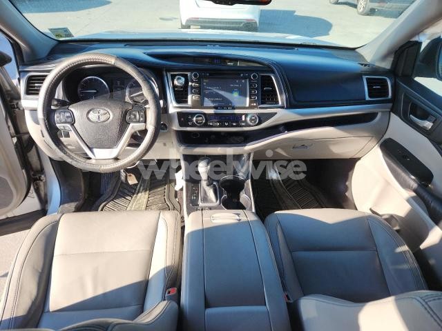 Photo 12 of 2016 TOYOTA HIGHLANDER XLE (VIN 5TDKKRFHXGS146014)